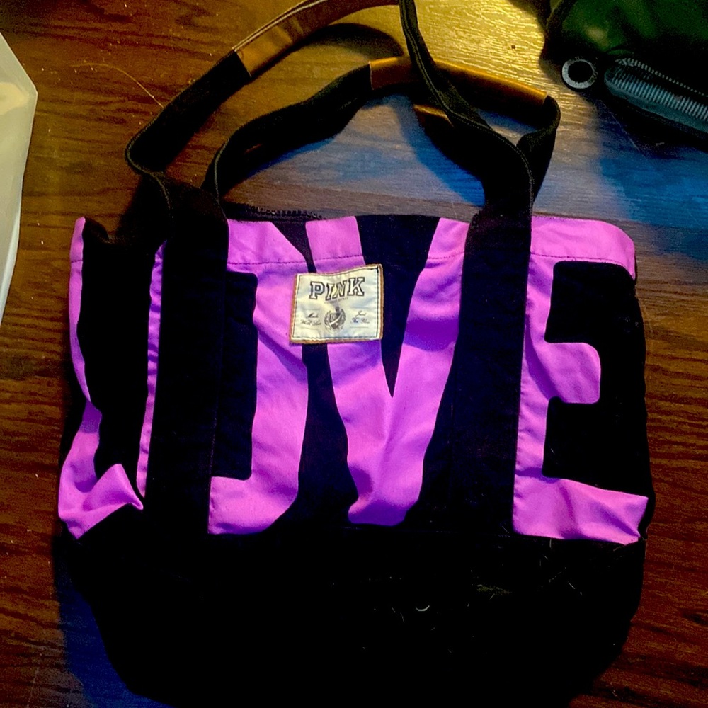 Have had this tote in storage had it needs a new home.